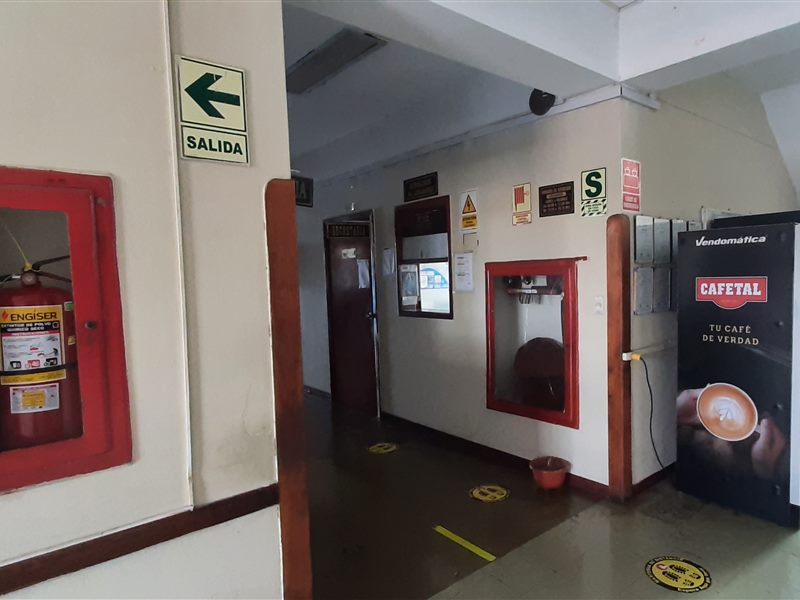 Paso 4: A la izquierda, antes de la escalera